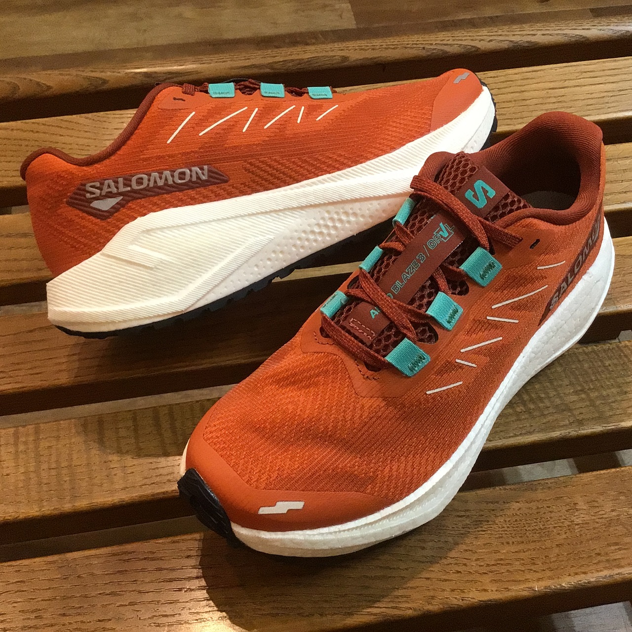 道路も砂利道もこれ一足で！サロモン「AERO BLAZE 3 GRVL」。
