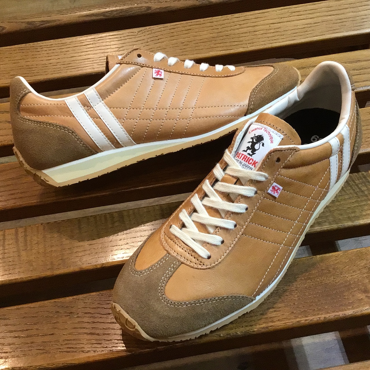 馬革キャメルの限定カラー！パトリック「アイリス」。