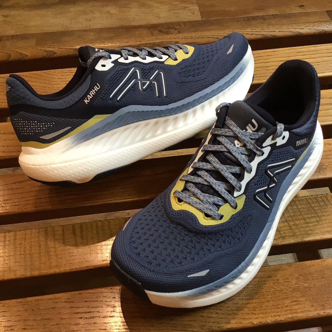 軽量厚底ランニングシューズ！カルフ「MESTARI RUN 2.0」