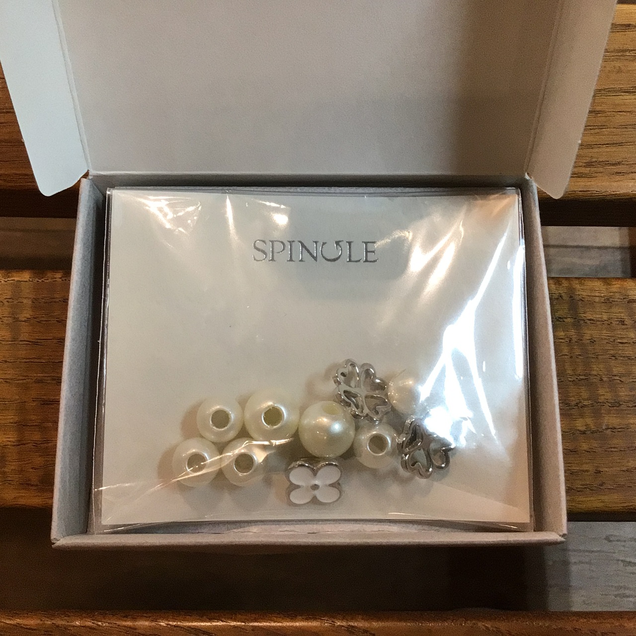 スピングルのシューアクセサリーでスニーカーをお洒落にアレンジ！